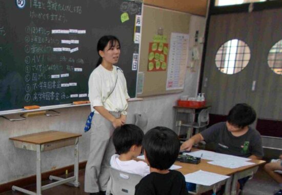 １年生と学校探検　２年生