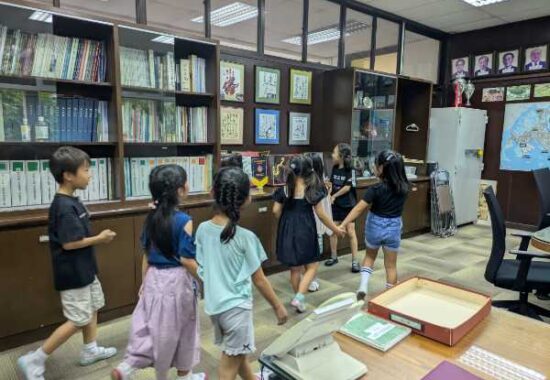いっしょに学校探検　１・２年生