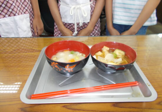 お味噌汁をどうぞ　５年生