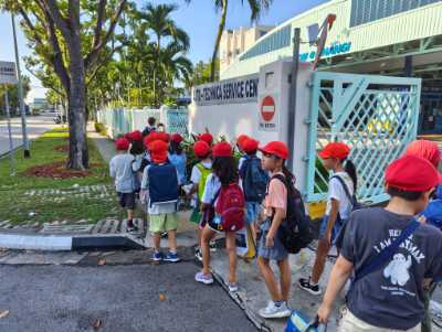 校区の宝物を見つけに　３年生